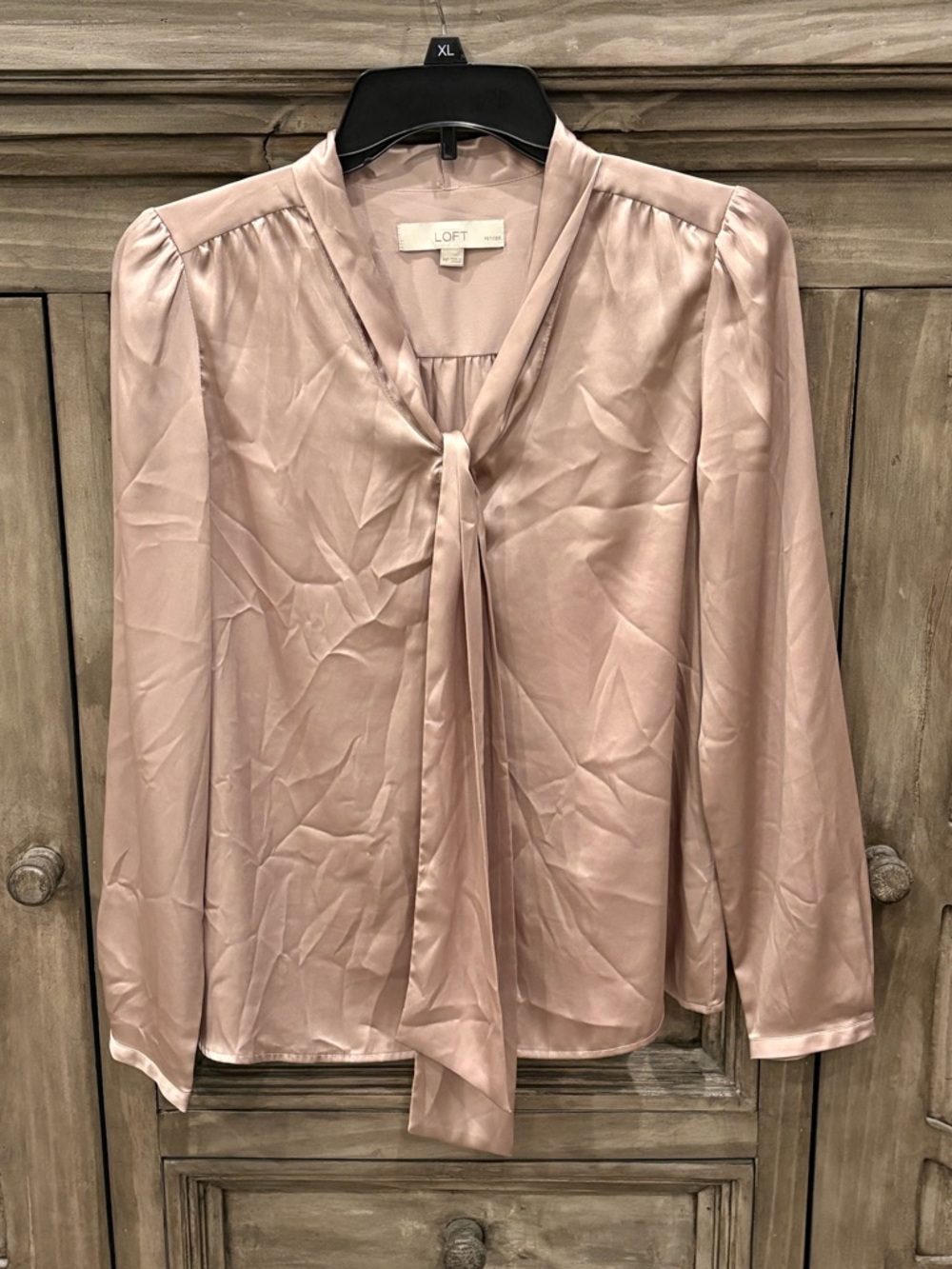 EUC Women’s Petite LOFT Tan Tie Neck Long Sleeve Silky Blouse (Medium Petite)